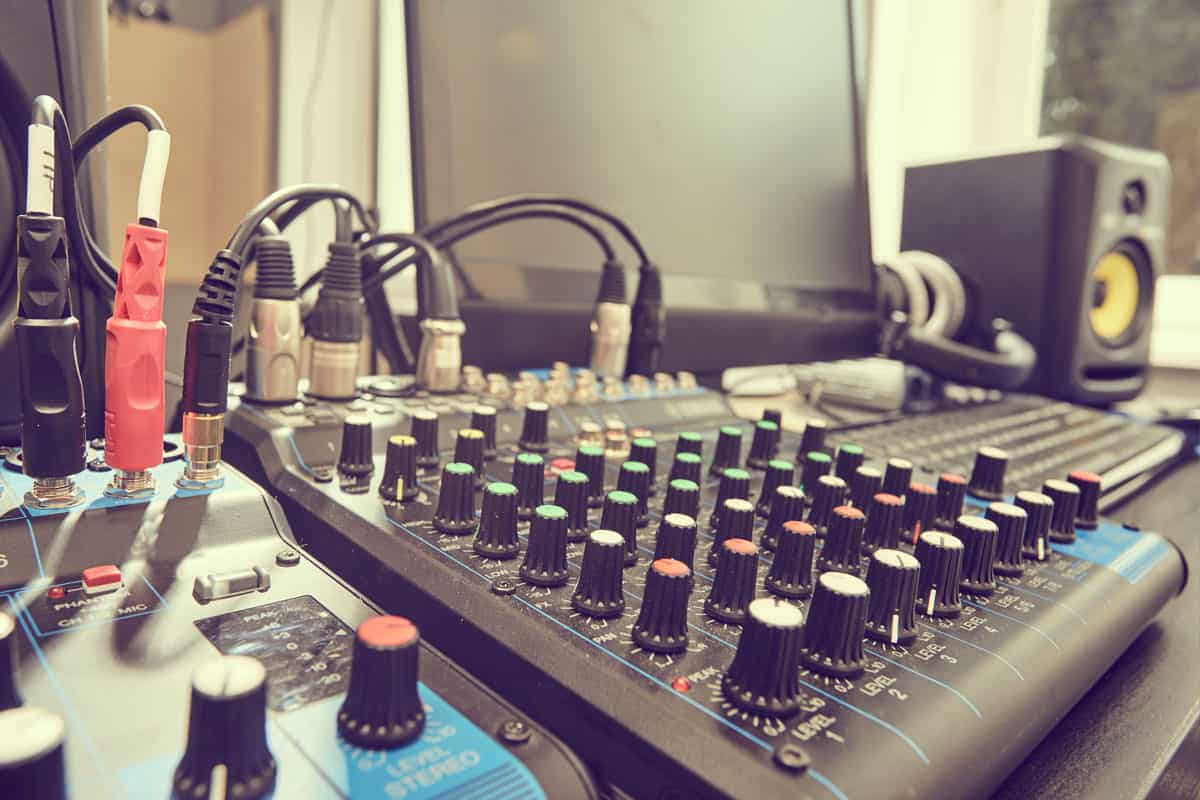 How To Connect Studio Monitors (Computer, Laptop, Audio Interface, TV, DJ Controller & Mixer)