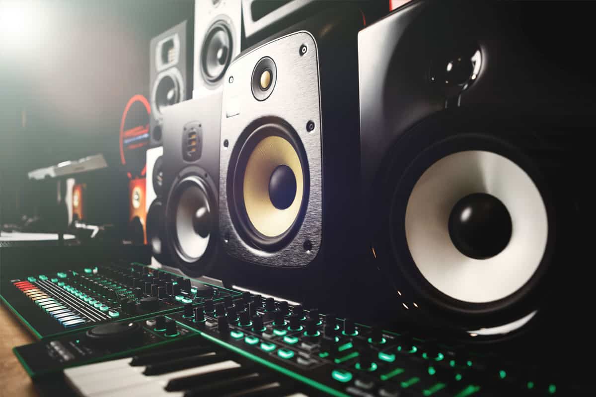Ported Vs Sealed Speakers - Which One Is Better?