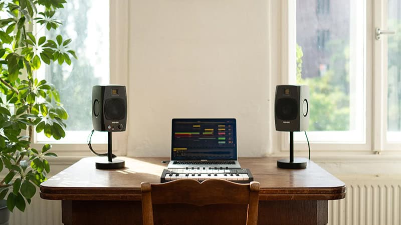 ADAM Audio D3V Studio.