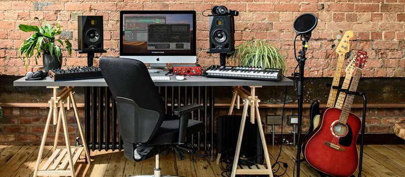 ADAM Audio D3V Studio.