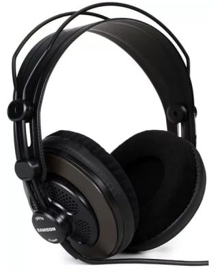 Three quarter view of the Samson SR850 headphones.