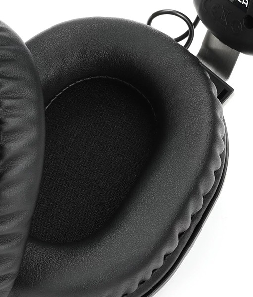 Audio-Technica ATH-M20xBT ear padding.