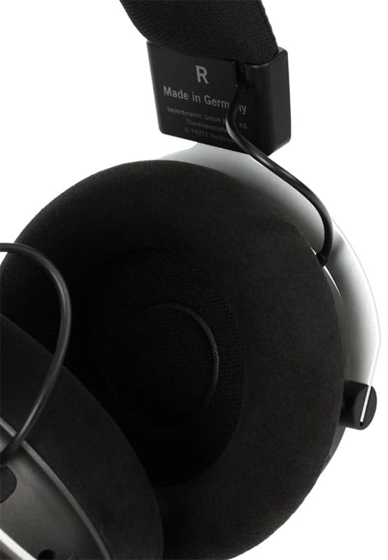 Beyerdynamic Amiron ear padding.