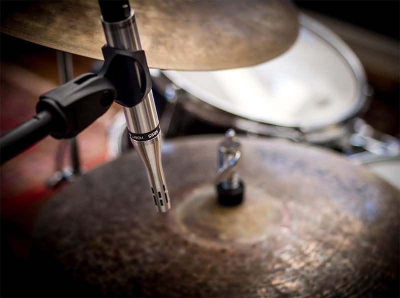 Earthworks SR25mp microphone set up over the top of a cymbal.