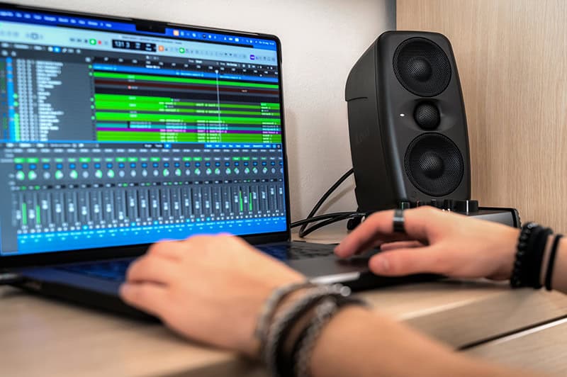 IK Multimedia iLoud MTM MKII Showcase.