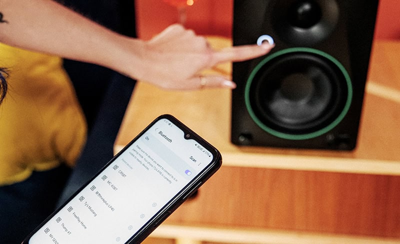 Mackie CR5BT Bluetooth.