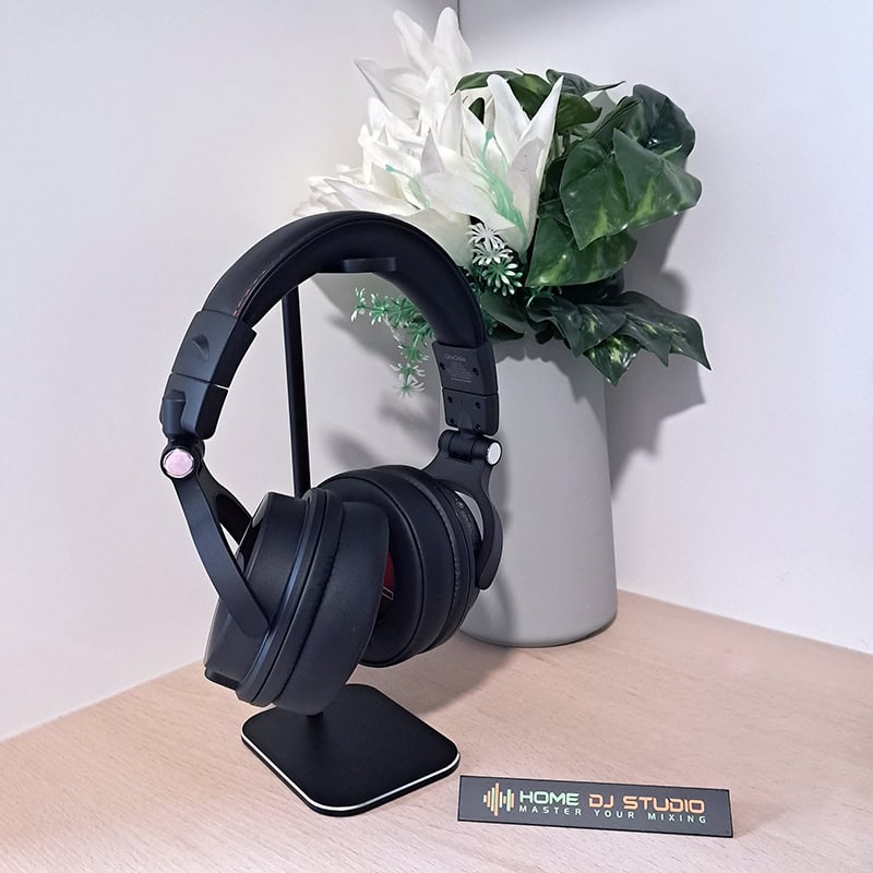OneOdio Studio Max 1 on Stand.