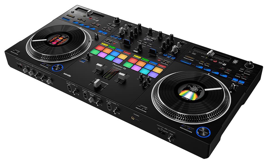 Three quarter view of the Pioneer DDJ REV7.