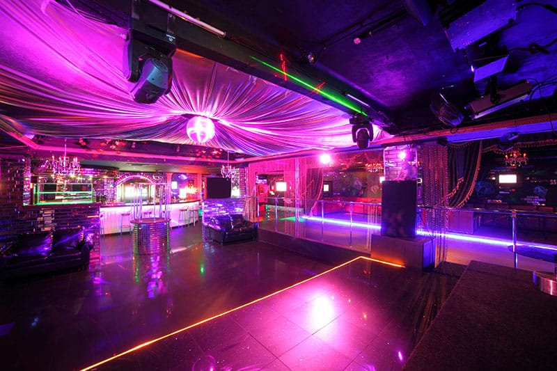 Photo of a lavish nightclub.