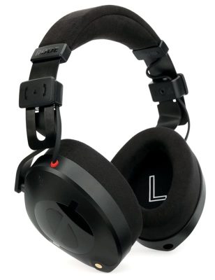 Three quarter view of the Rode NTH-100 headphones.