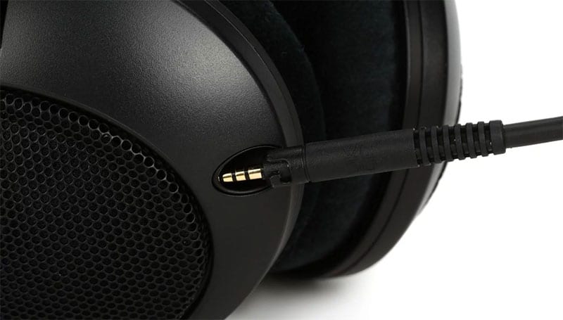 Close up of the Sennheiser HD 400 Pro cable connection.