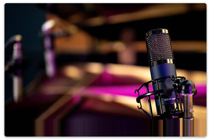 Telefunken TF11 in a music studio.