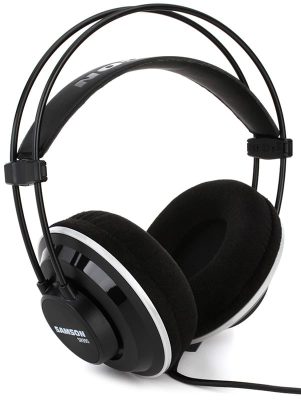 Three quarter view of the Samson SR990 headphones.