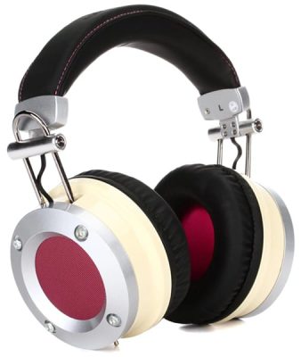 Three quarter view of the Avatone Pro MP1 headphones.
