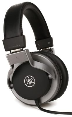 Three quarter view of the Yamaha HPH-MT7 headphones.