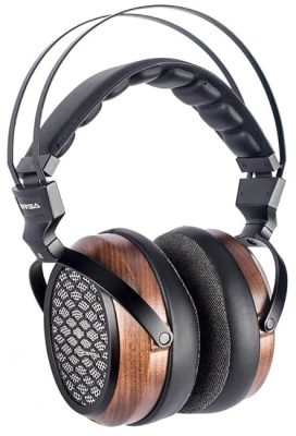 Three quarter view of the Sivga P-II headphones.